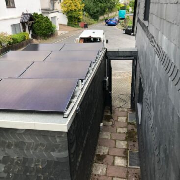 Photovoltaik auf einem Flachdach in Remscheid